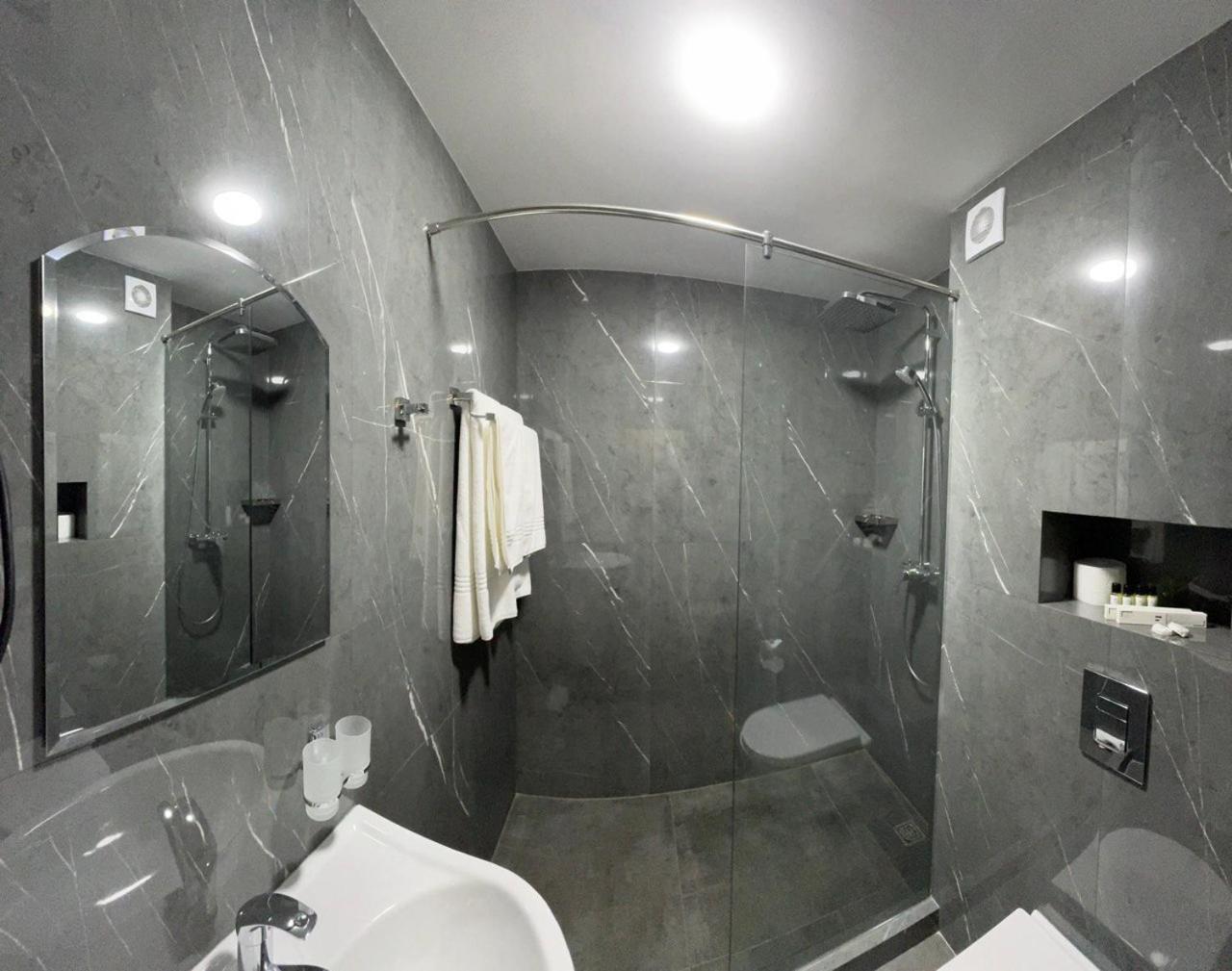 Avenue Park Hotel Yusufkhona Kültér fotó